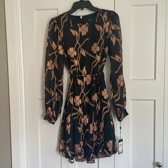 tommy hilfiger black and gold dress Tommy Hilfiger Women's Black Gold Chain Print Long Sleeve Party Dress Size  10